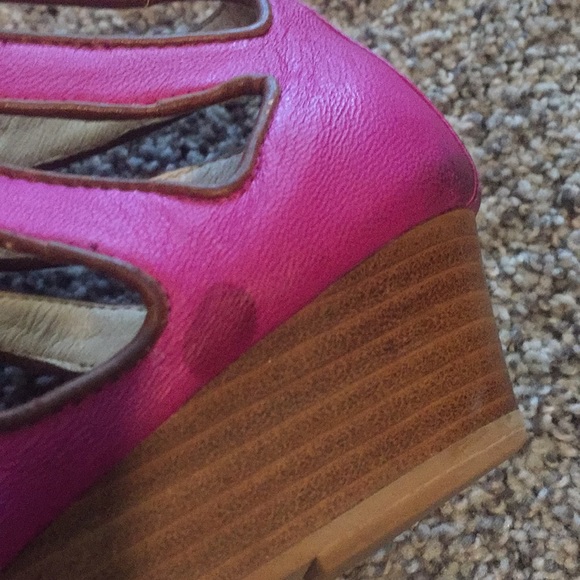 Fuchsia cut out Jeffrey Campbell sandal - Picture 4 of 4